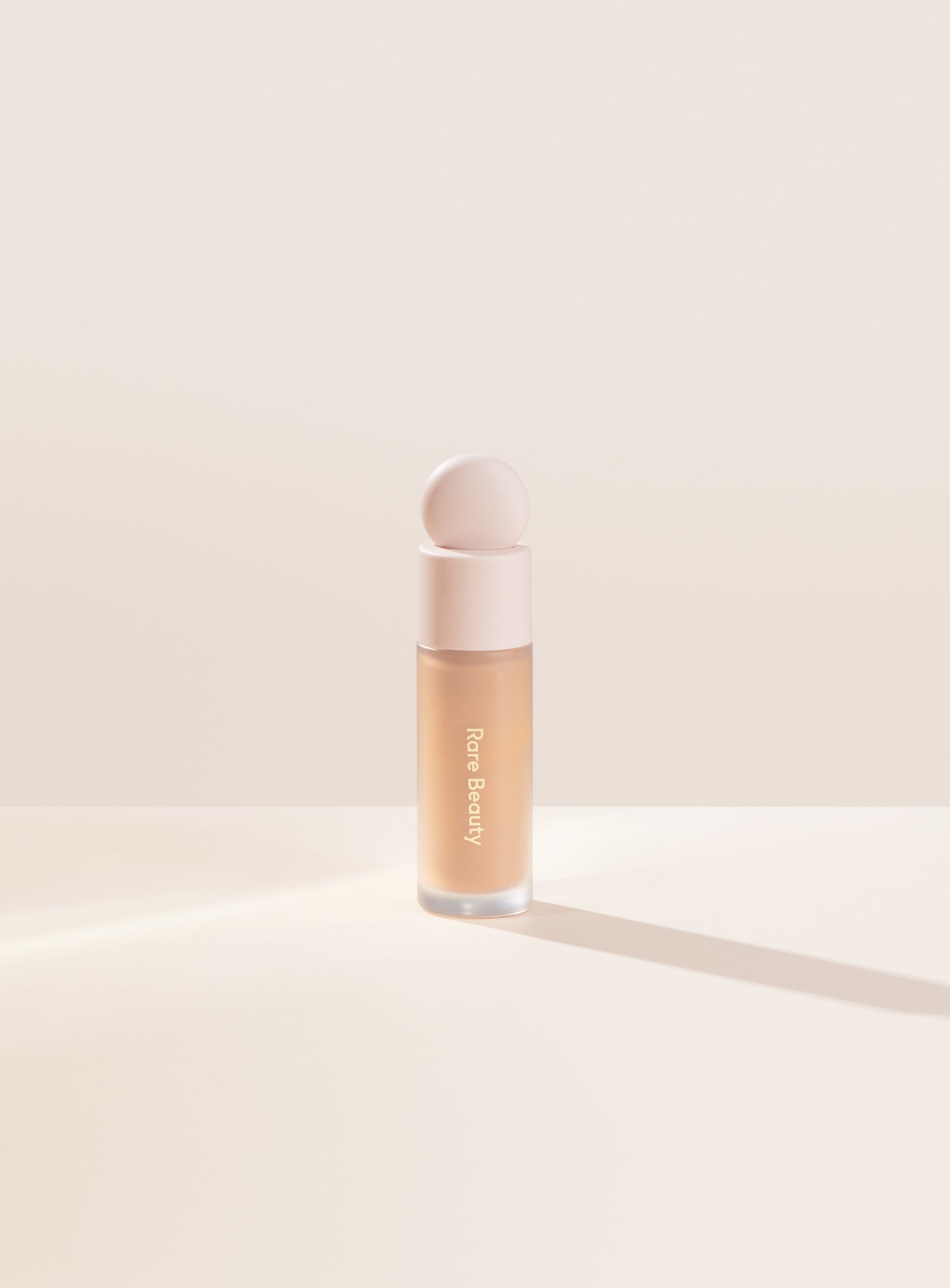 RARE BEAUTY - Liquid Touch Brightening Concealer